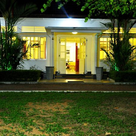 Village Headman'S Five Bedrooms Entire Bungalow Induruwa Exterior foto