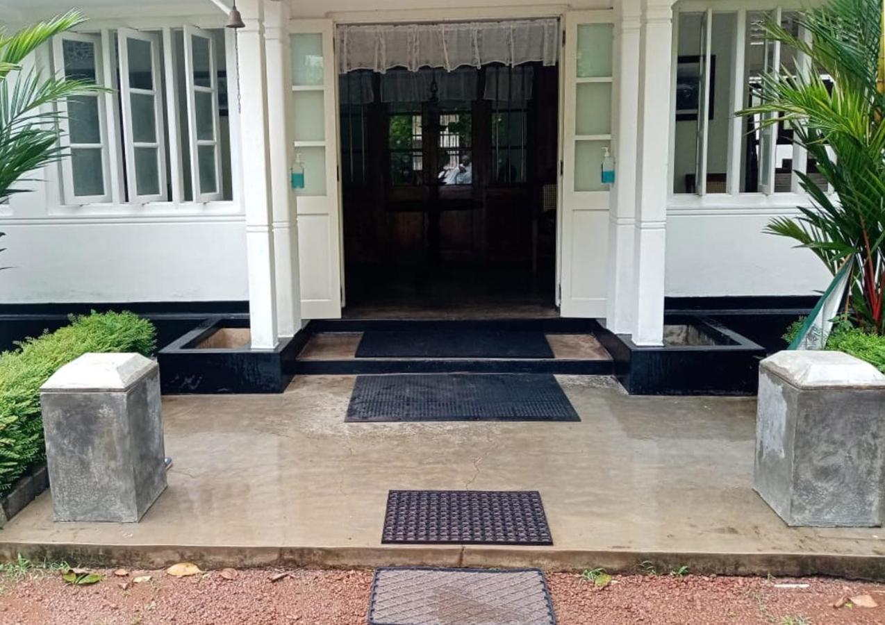 Village Headman'S Five Bedrooms Entire Bungalow Induruwa Exterior foto