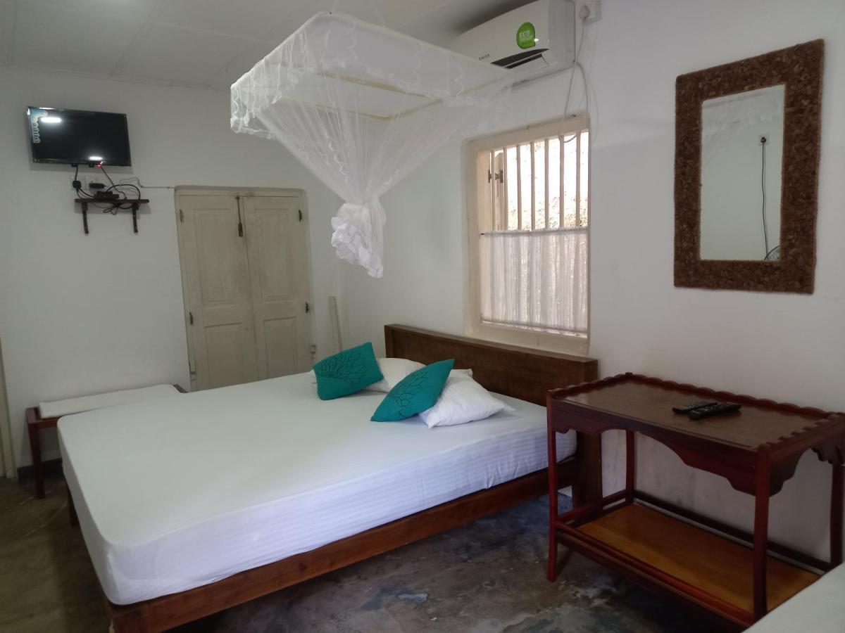 Village Headman'S Five Bedrooms Entire Bungalow Induruwa Exterior foto