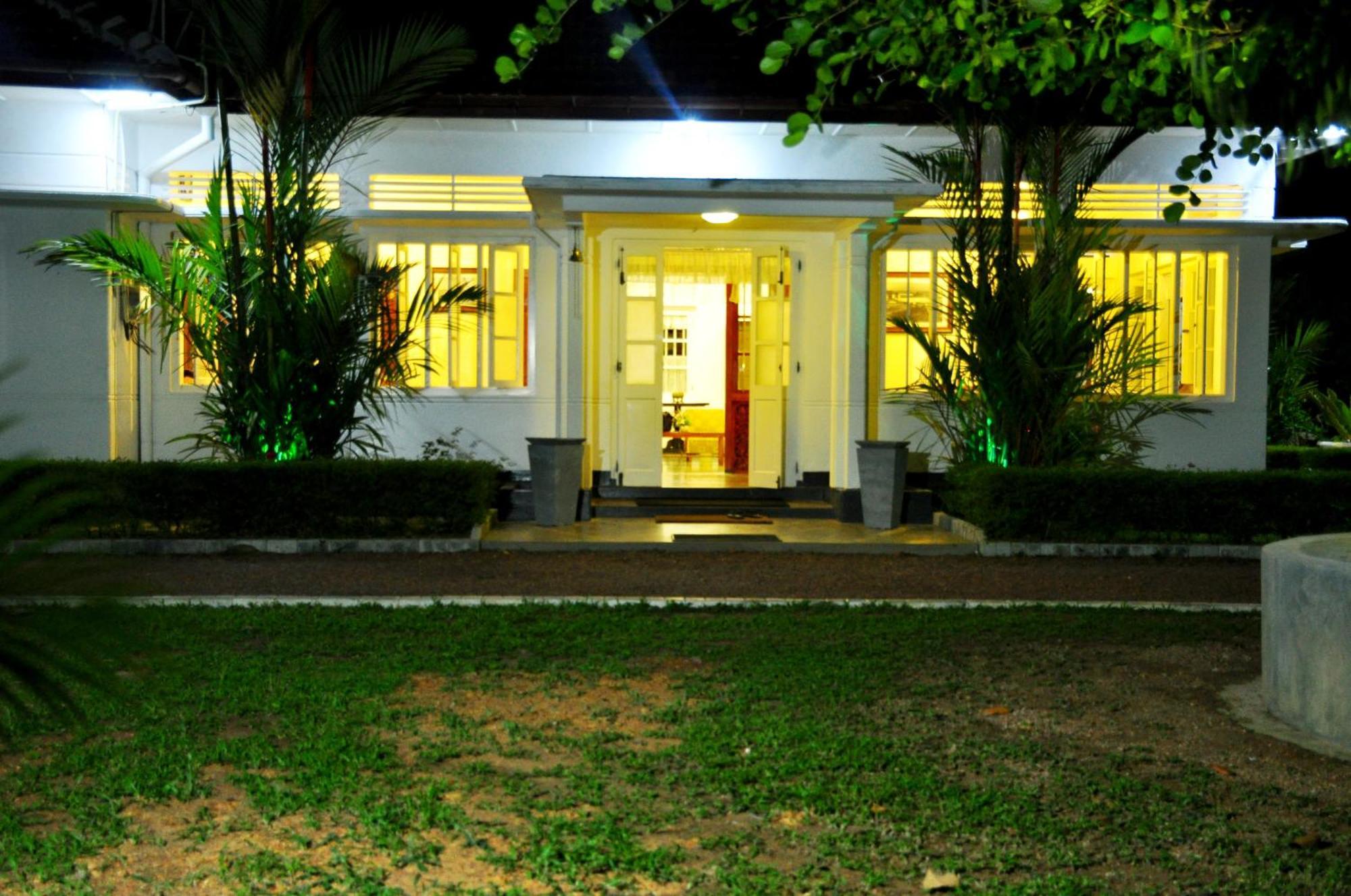 Village Headman'S Five Bedrooms Entire Bungalow Induruwa Exterior foto