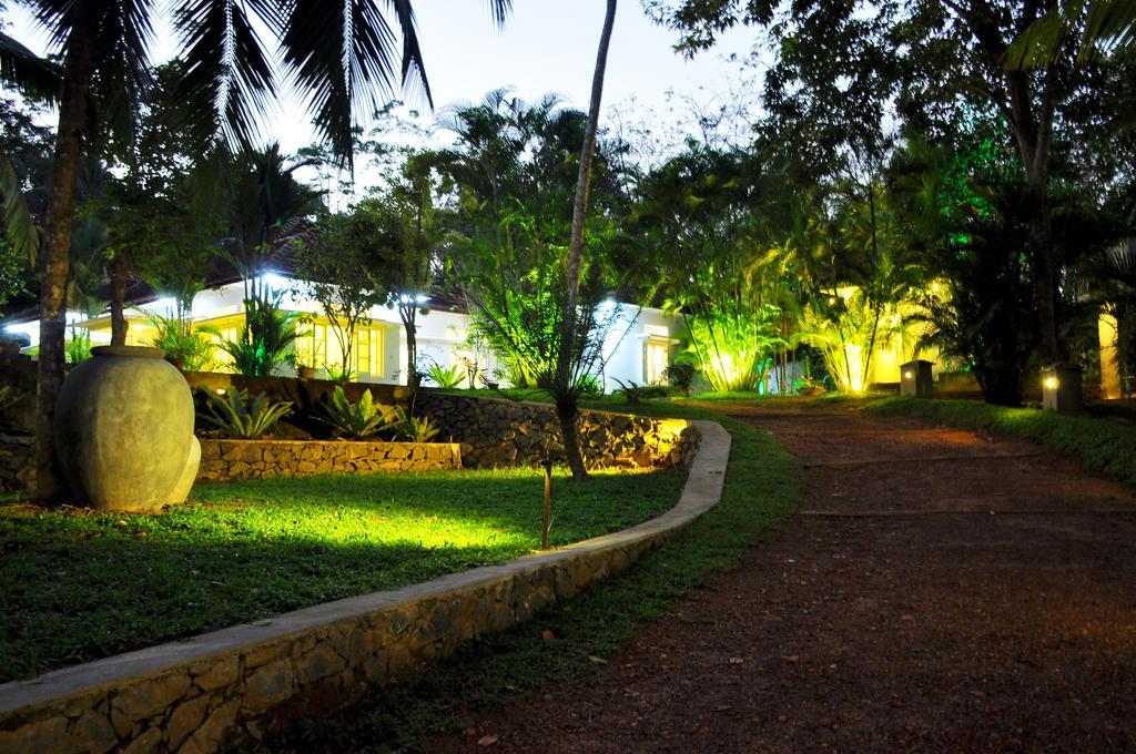 Village Headman'S Five Bedrooms Entire Bungalow Induruwa Exterior foto
